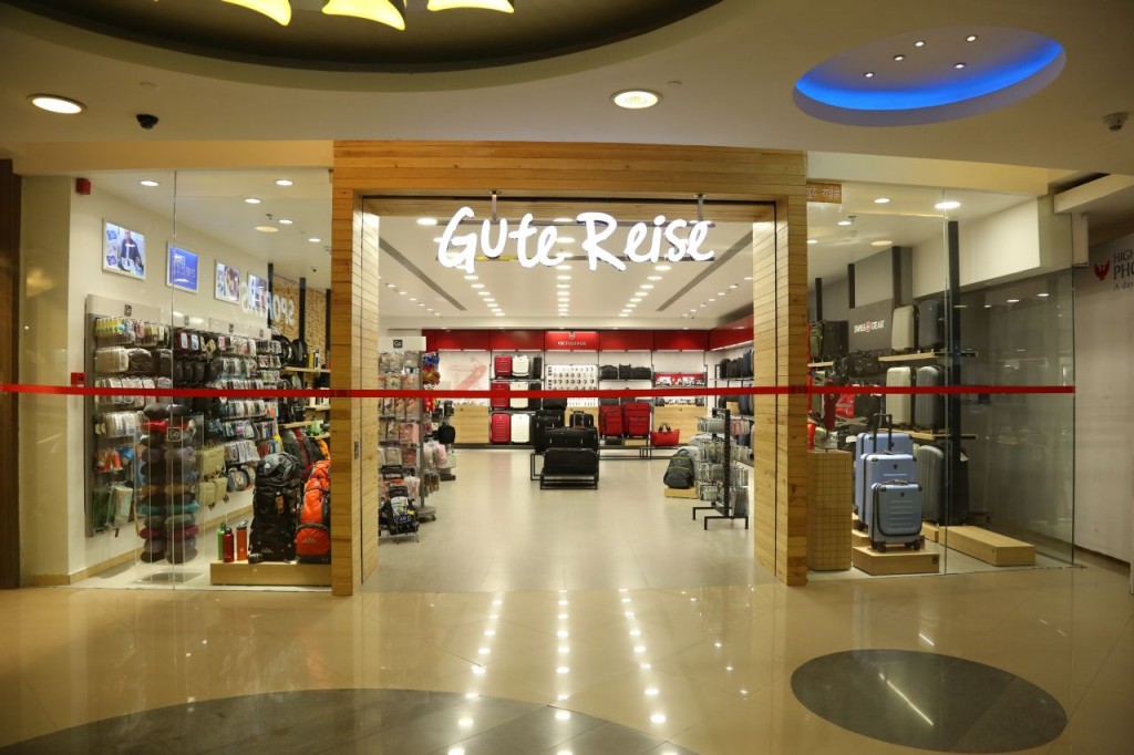 gute reise store picture